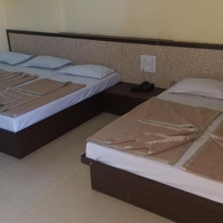 Hotel Sai Niwas Shirdi Esterno foto