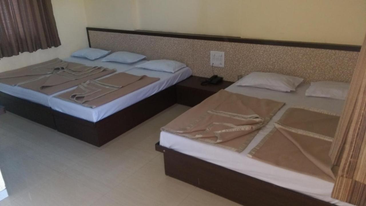Hotel Sai Niwas Shirdi Esterno foto