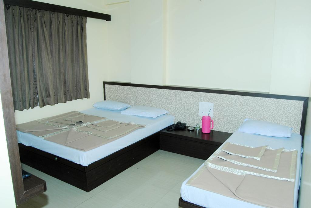 Hotel Sai Niwas Shirdi Esterno foto